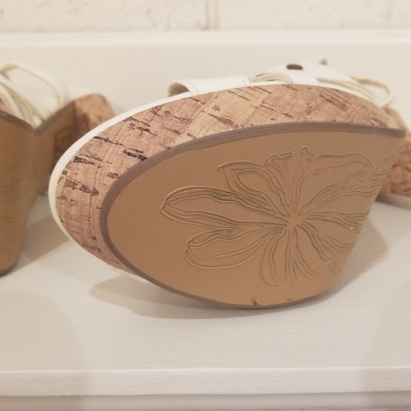 Breckelle's White Cork Heels - Picture 6 of 8